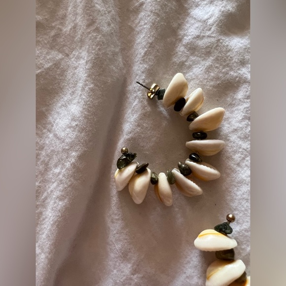 ✨SALE✨Zara shell hoop earrings ✨SALE✨ - Picture 7 of 7